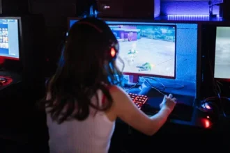 what causes screen tearing in pc games